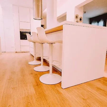 Newly Renovated Super-chic *