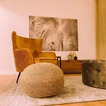 Newly Renovated Super-chic شقة