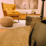 Newly Renovated Super-chic شقة نيقوسيا