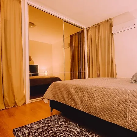 Newly Renovated Super-chic شقة *