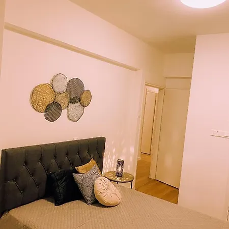 Newly Renovated Super-chic Apartment *