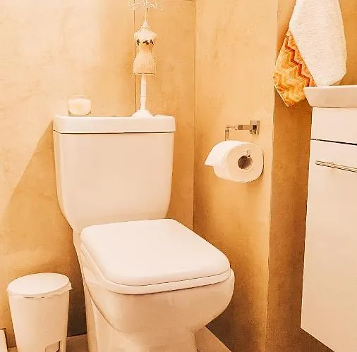 Newly Renovated Super-chic Nikósie