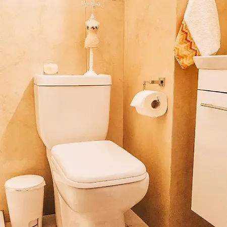 Newly Renovated Super-chic 尼科西亚